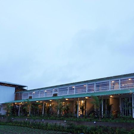 Hotel The Boat Club,Karjat Extérieur photo