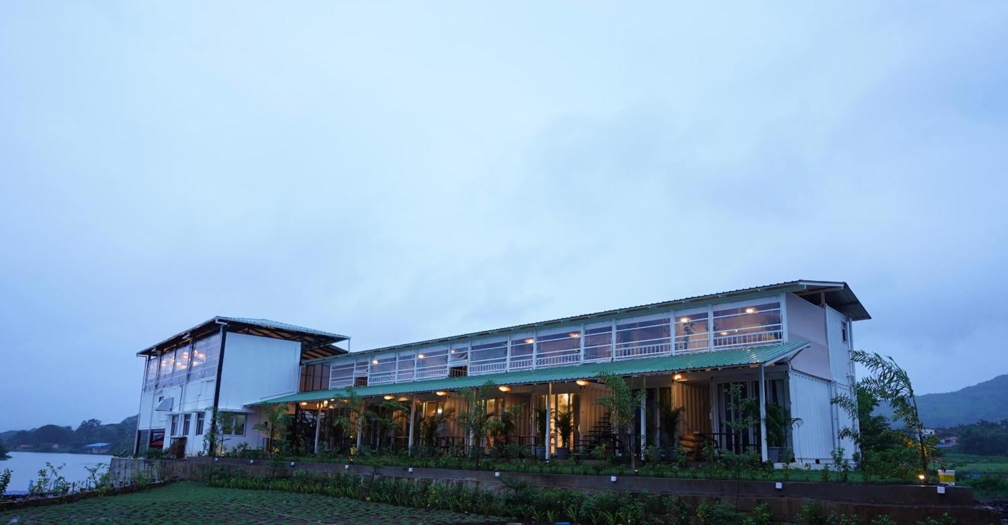 Hotel The Boat Club,Karjat Extérieur photo