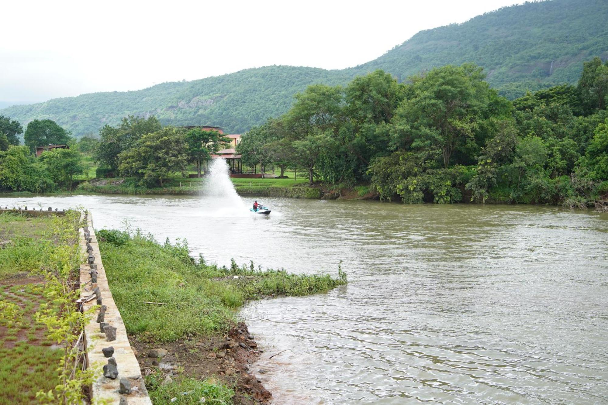 Hotel The Boat Club,Karjat Extérieur photo