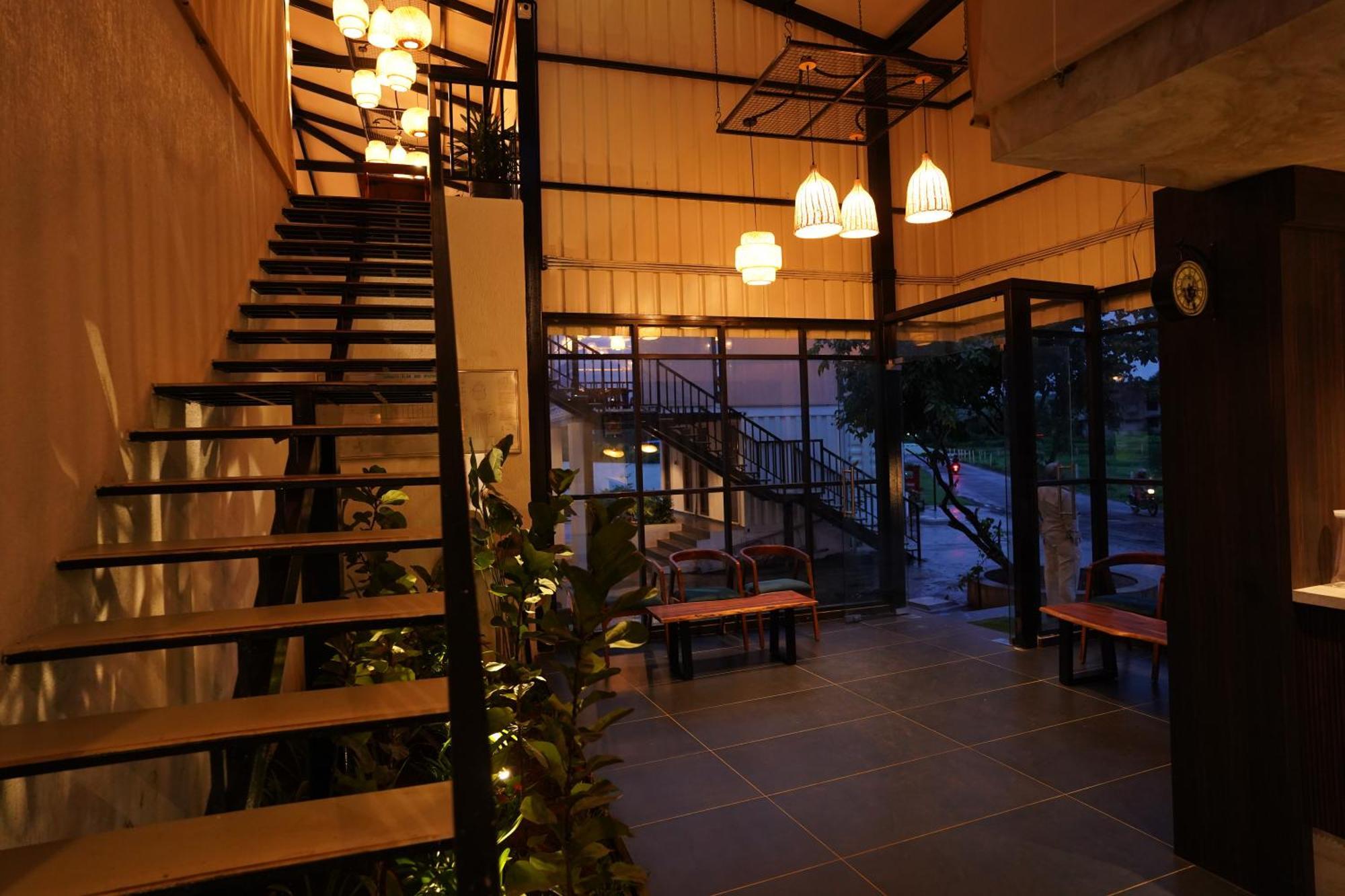 Hotel The Boat Club,Karjat Extérieur photo