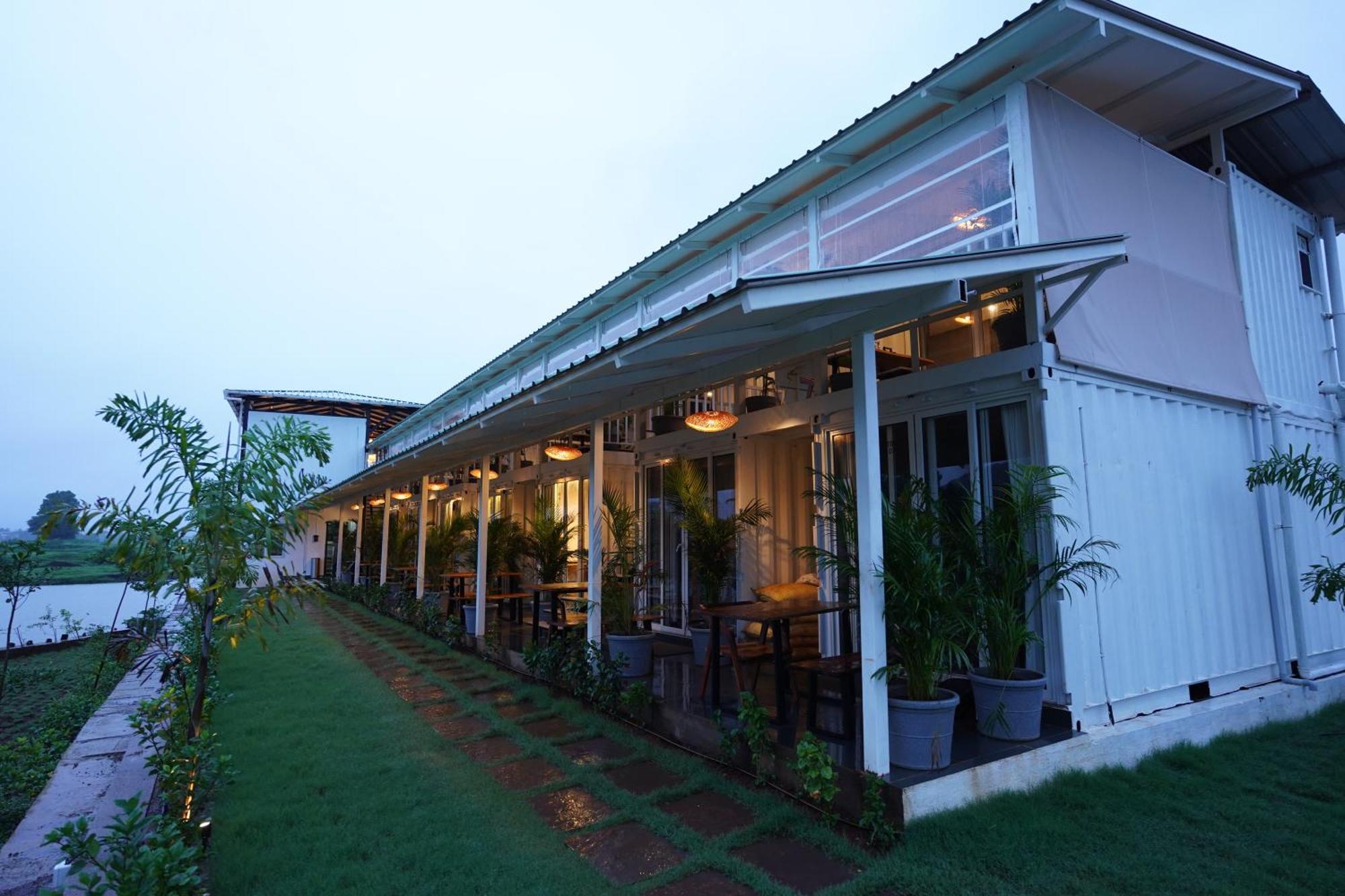 Hotel The Boat Club,Karjat Extérieur photo