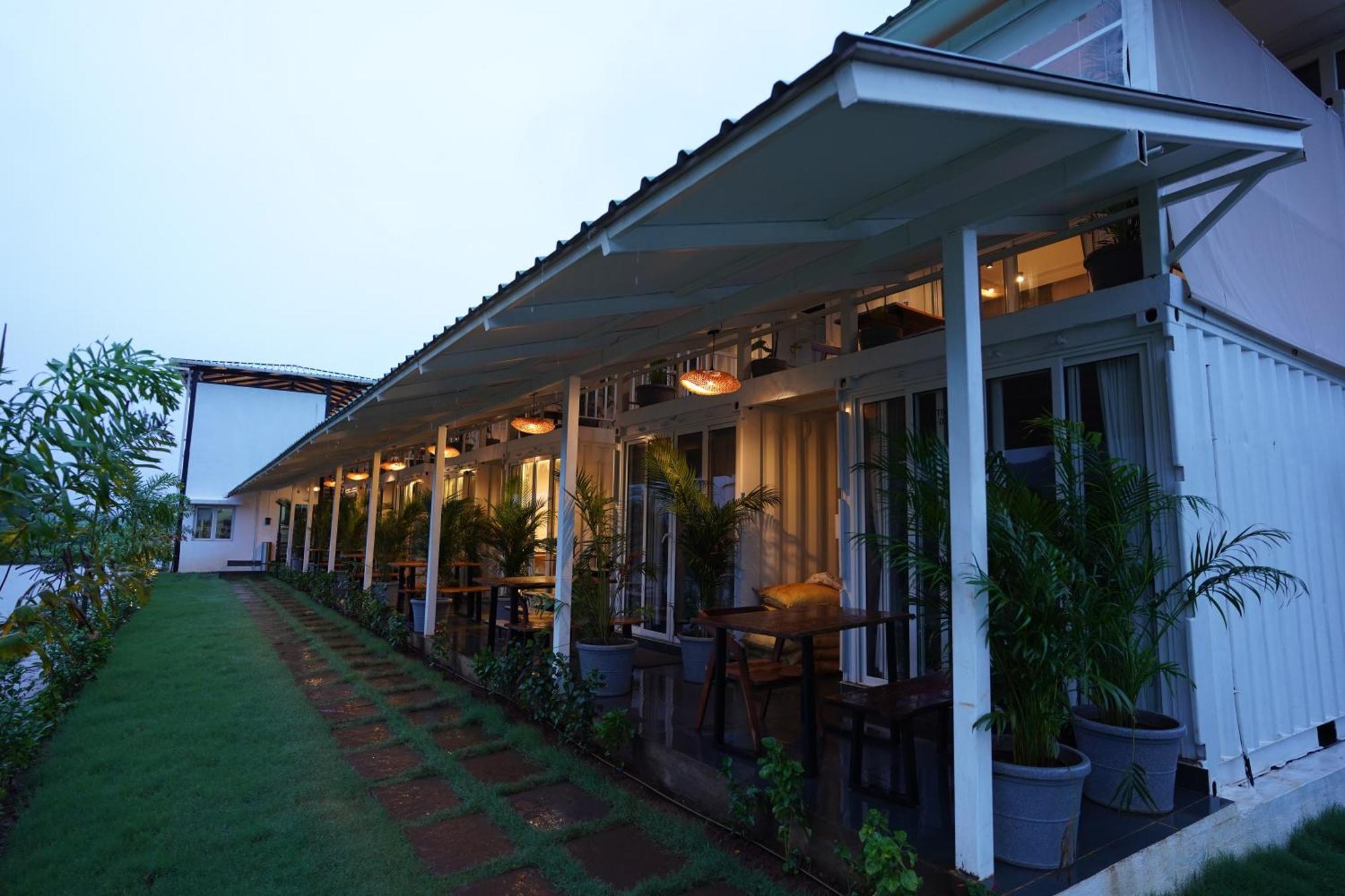 Hotel The Boat Club,Karjat Extérieur photo